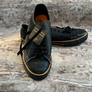 Women’s new Harley Davidson low tops size 9.5